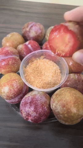 Tình hình mận đầu mùa: Vài trăm nghìn/kg vẫn đổ xô mua, dân tình mukbang rần rần dù chua nhăn mặt- Ảnh 4.