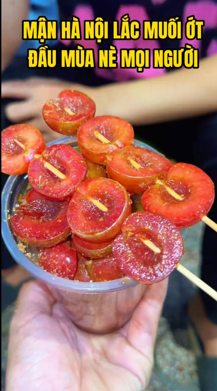 Tình hình mận đầu mùa: Vài trăm nghìn/kg vẫn đổ xô mua, dân tình mukbang rần rần dù chua nhăn mặt- Ảnh 16.