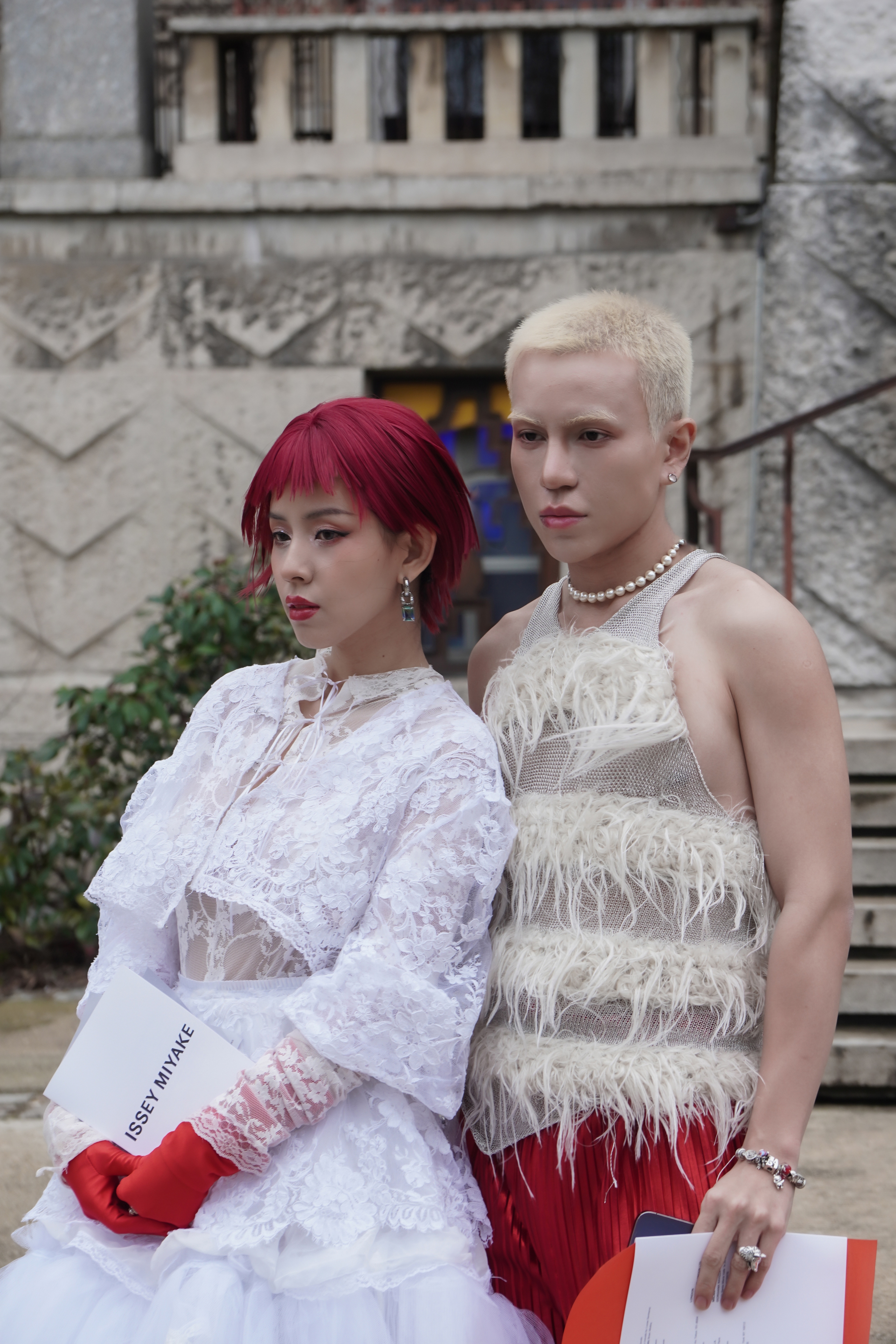 Hết mình vì Fashion Week: Call Me Duy sốt 38 độ vẫn mặc chiến, đọ style với fashion icon quốc tế ở show Issey Miyake- Ảnh 4.