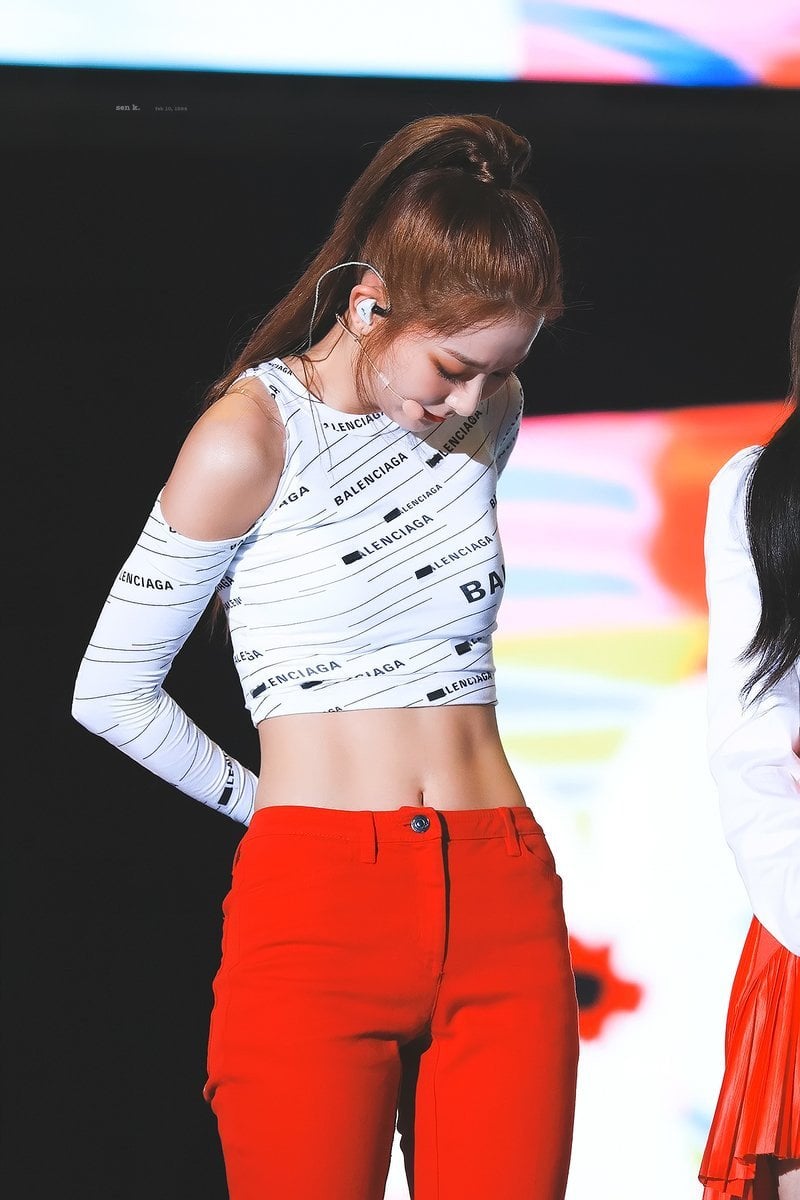 7 nữ idol Kpop có body "chiến đét": Lisa, Jennie có bằng mỹ nhân này?- Ảnh 15. 7 nữ idol Kpop có body "chiến đét": Lisa, Jennie có bằng mỹ nhân này?- Ảnh 15.