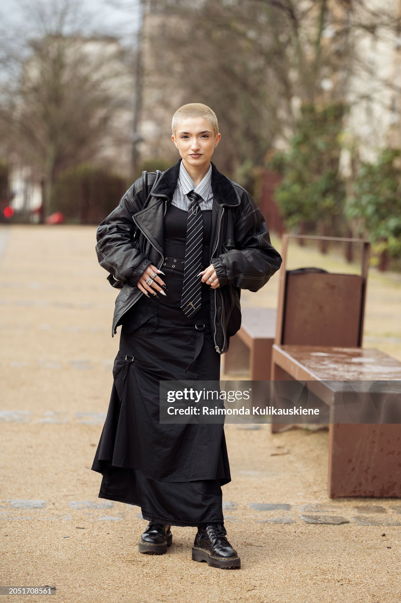 Hết mình vì Fashion Week: Call Me Duy sốt 38 độ vẫn mặc chiến, đọ style với fashion icon quốc tế ở show Issey Miyake- Ảnh 12.