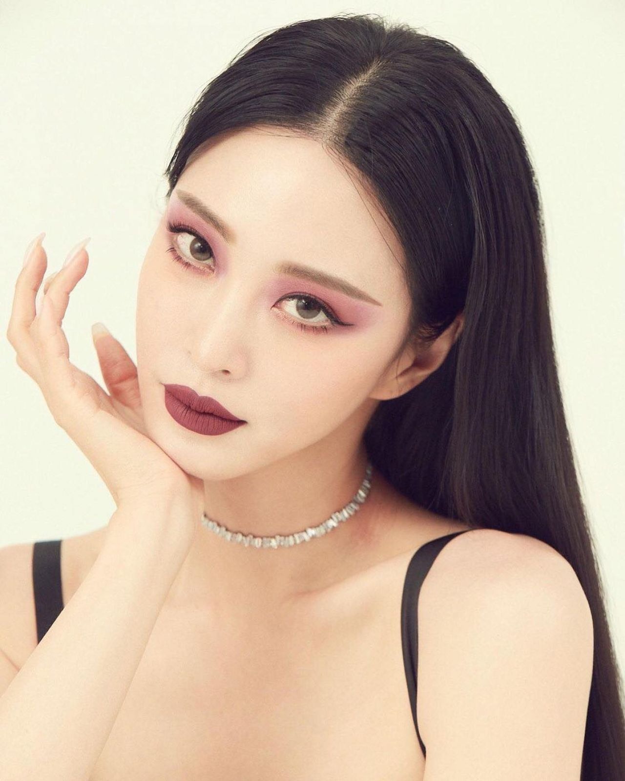 Tá hỏa mỹ nhân Han Ye Seul đi sự kiện mà như "dọa ma", dao kéo biến chứng lại còn đắp phấn trắng bệch- Ảnh 8.