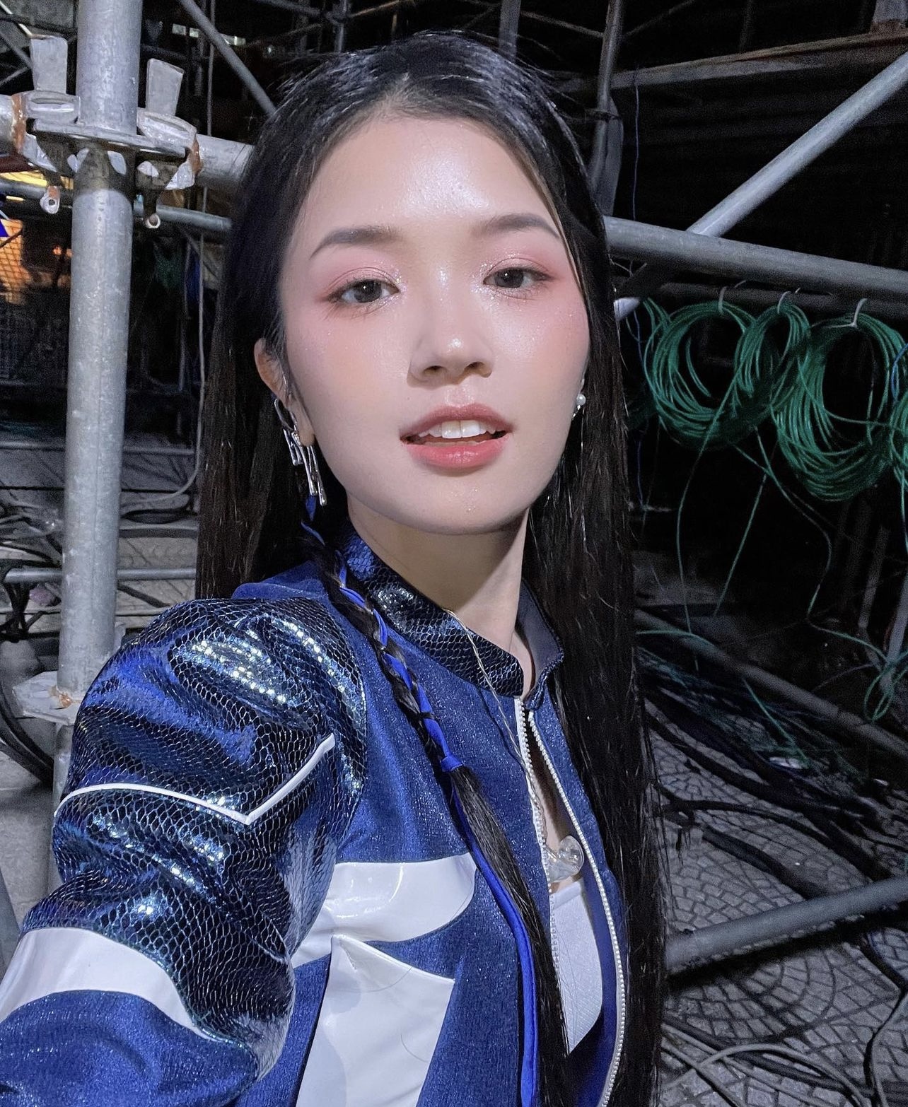 Nhan sắc đời thường của Suni Hạ Linh tới cỡ nào mà vừa sang Trung Quốc đã lên hot search?- Ảnh 6.