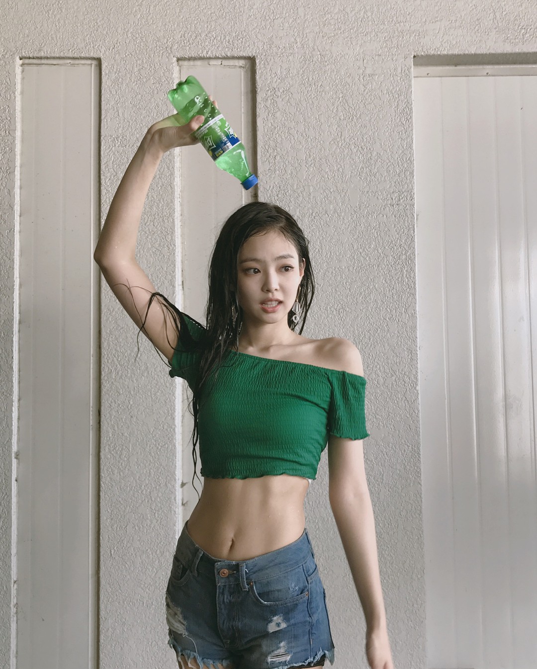 7 nữ idol Kpop có body "chiến đét": Lisa, Jennie có bằng mỹ nhân này?- Ảnh 24. 7 nữ idol Kpop có body "chiến đét": Lisa, Jennie có bằng mỹ nhân này?- Ảnh 24.