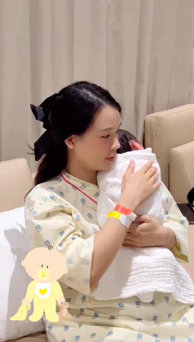 Sam nói 1 câu rõ áp lực khi chăm sóc cặp song sinh, được Lan Ngọc - Huyền Baby làm điều đặc biệt - Ảnh 1.