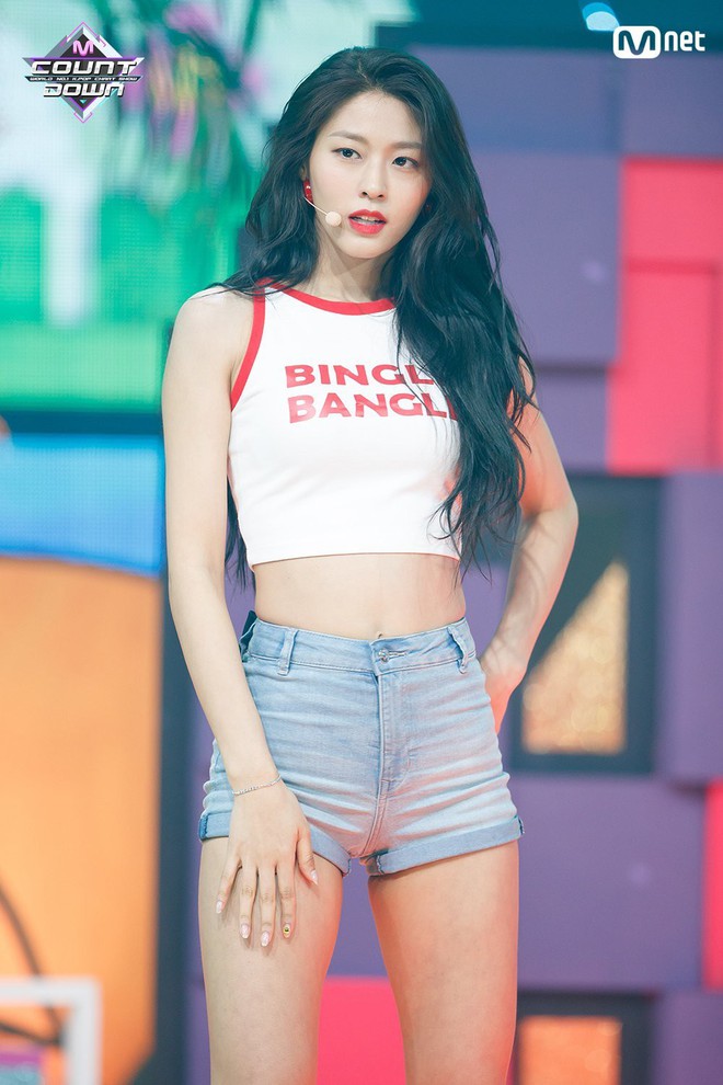7 nữ idol Kpop có body "chiến đét": Lisa, Jennie có bằng mỹ nhân này?- Ảnh 12. 7 nữ idol Kpop có body "chiến đét": Lisa, Jennie có bằng mỹ nhân này?- Ảnh 12.