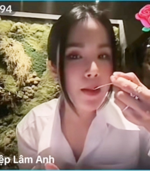 Cường Đô La bất thình lình hỏi Diệp Lâm Anh 1 câu trên livestream, Đàm Thu Trang bối rối lấy tay cản chồng- Ảnh 2.