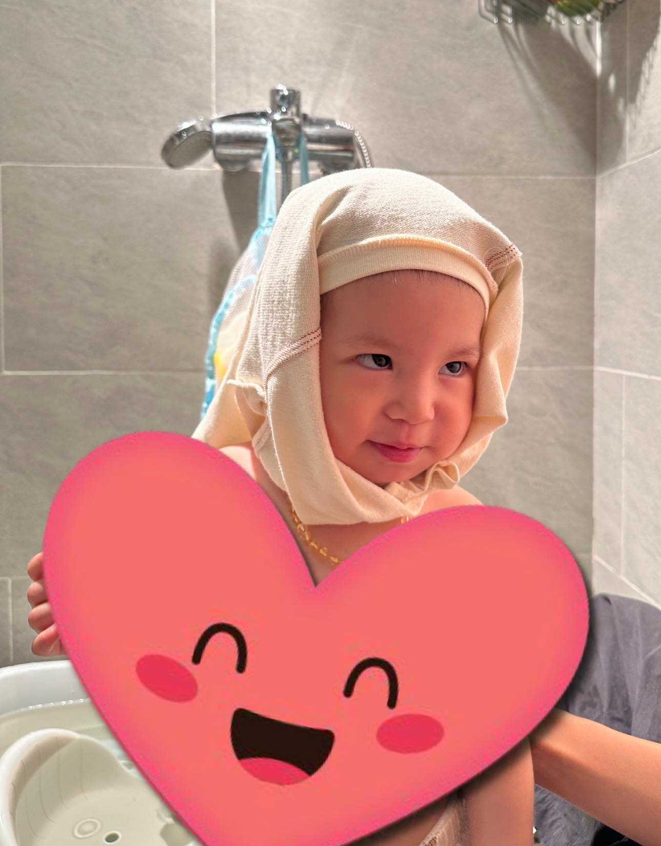 Trong khoảnh khắc hạnh phúc nhất đời mẹ bỉm, Salim phát hiện ánh mắt ''cháy mặt'' của Pam: Tưởng cảm động hóa ra cảm lạnh- Ảnh 2.