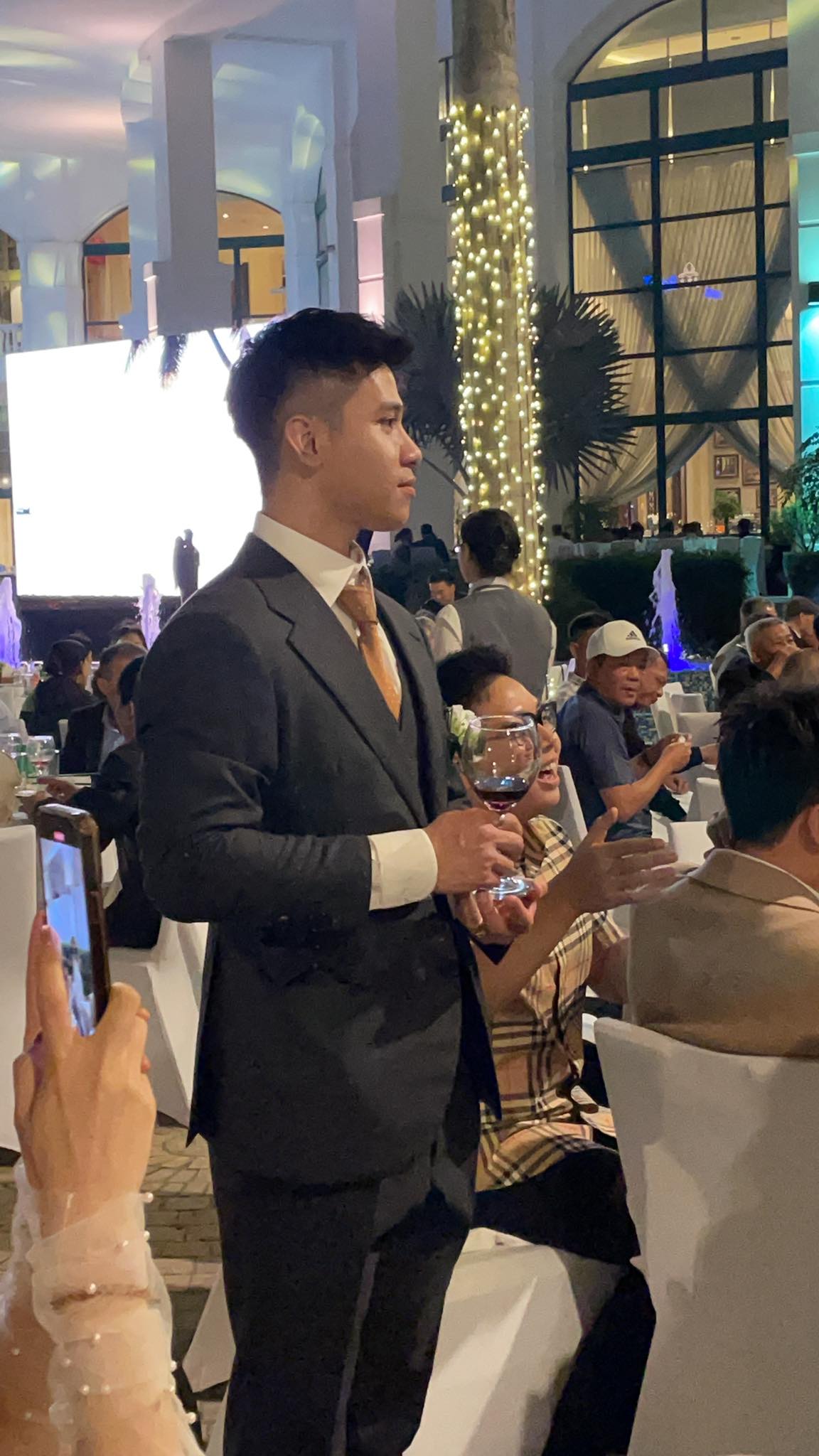 Chồng Đặng Tiểu Tô Sa: Thiếu gia kín tiếng, trước khi kết hôn từng có 7 năm làm bạn thân với "tiểu thư Hà Thành"- Ảnh 2.