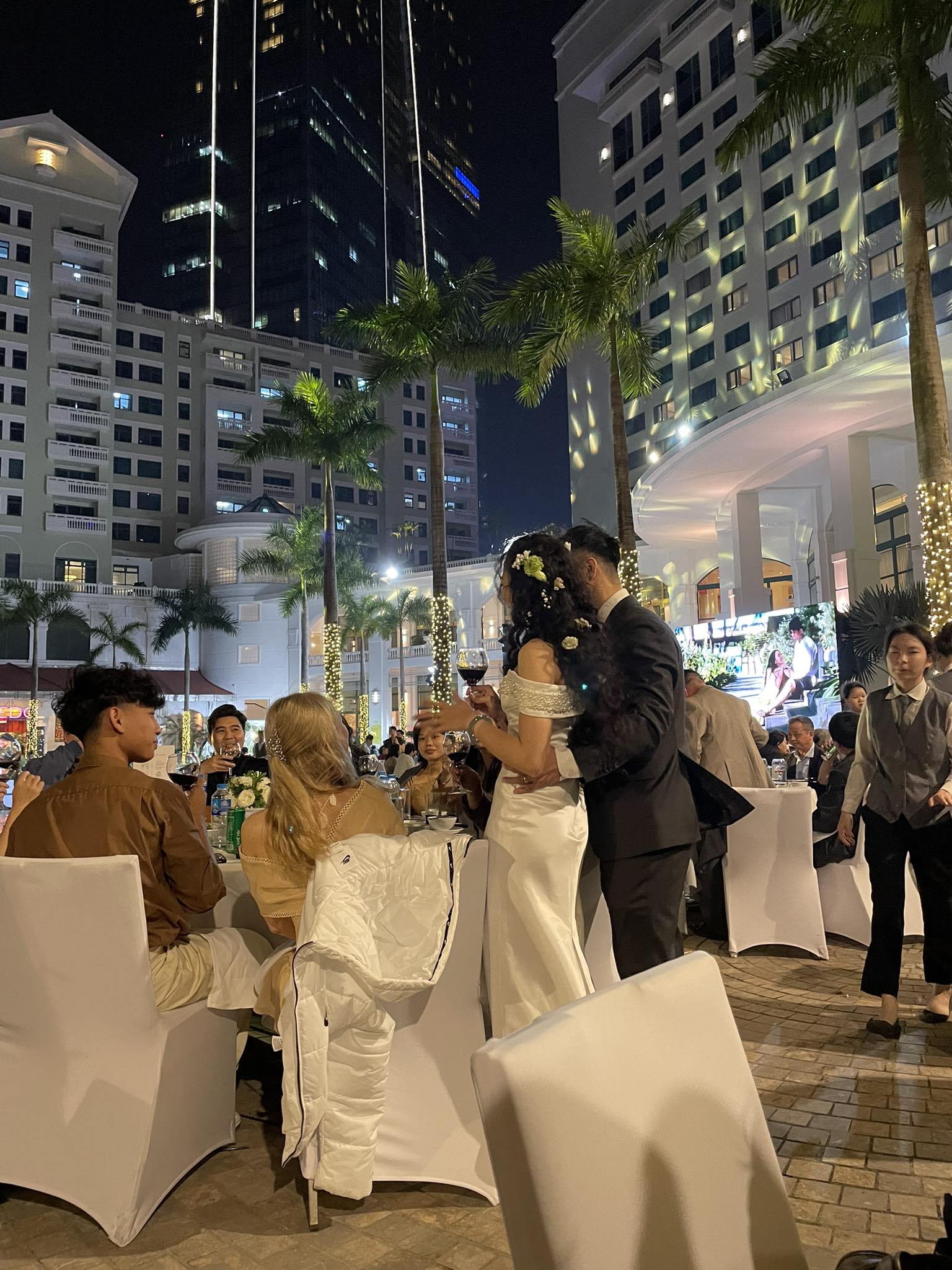 Chồng Đặng Tiểu Tô Sa: Thiếu gia kín tiếng, trước khi kết hôn từng có 7 năm làm bạn thân với "tiểu thư Hà Thành"- Ảnh 3.