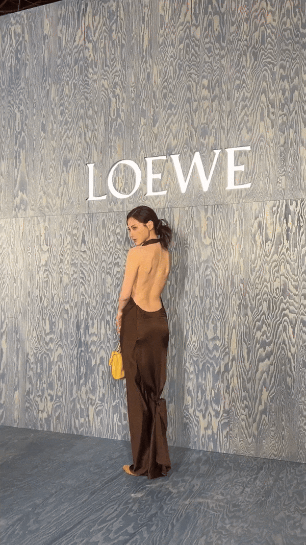 Tóc Tiên rất slay khi chung khung hình với Baifern, Dương Mịch khoe lưng trần quyến rũ tại event LOEWE- Ảnh 10.