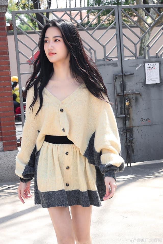 Tóc Tiên rất slay khi chung khung hình với Baifern, Dương Mịch khoe lưng trần quyến rũ tại event LOEWE- Ảnh 20.
