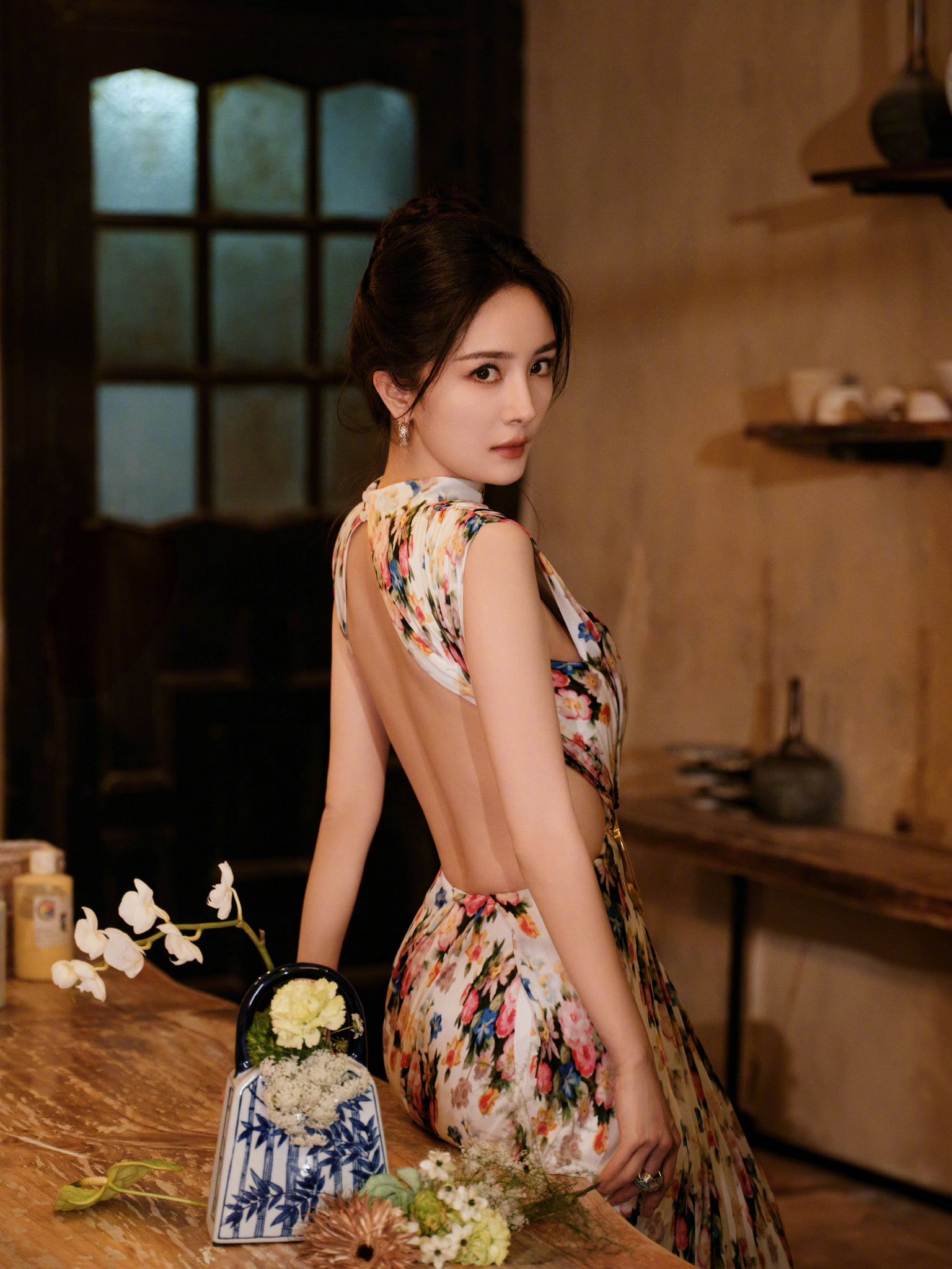 Tóc Tiên rất slay khi chung khung hình với Baifern, Dương Mịch khoe lưng trần quyến rũ tại event LOEWE- Ảnh 5.