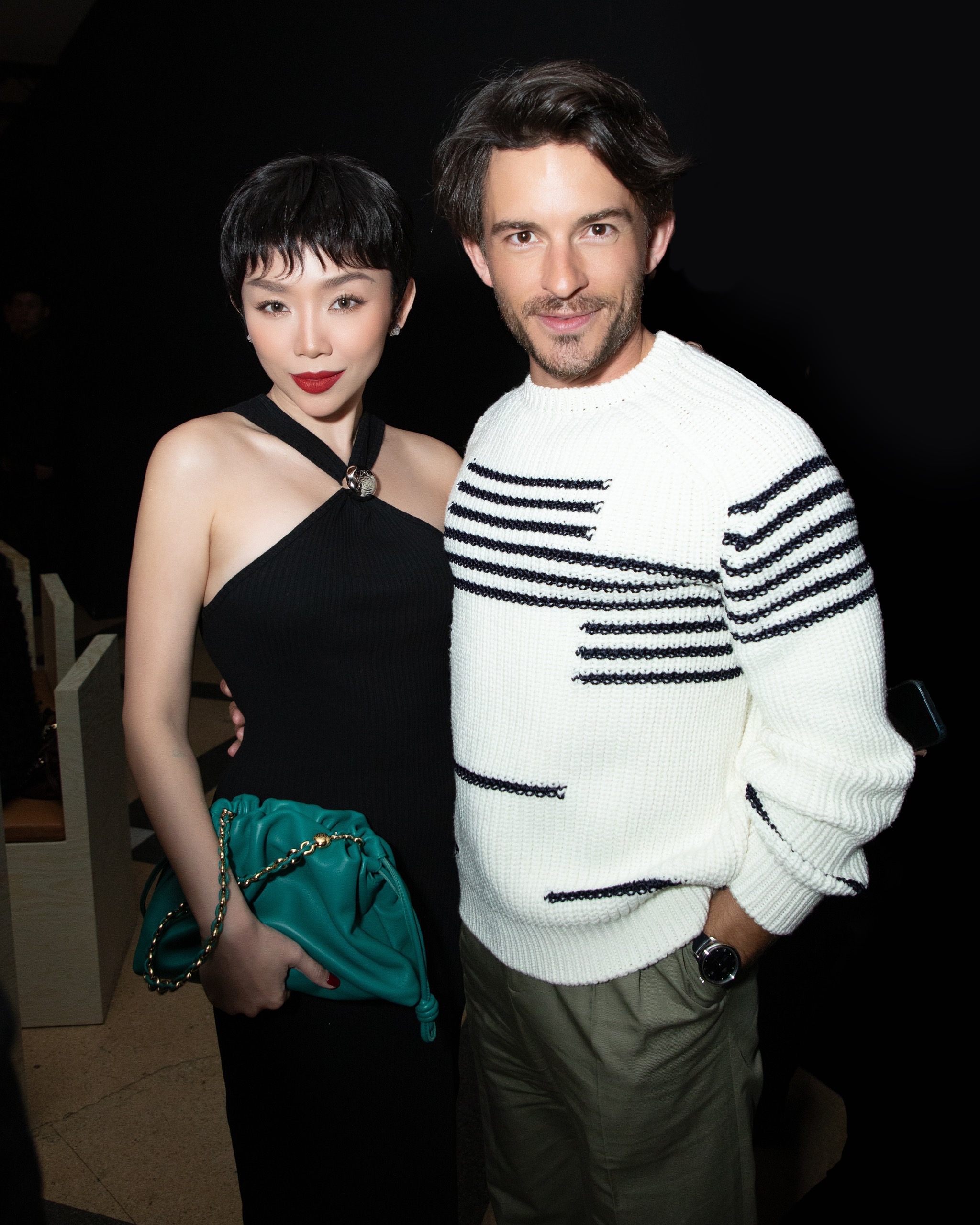 Tóc Tiên rất slay khi chung khung hình với Baifern, Dương Mịch khoe lưng trần quyến rũ tại event LOEWE- Ảnh 14.