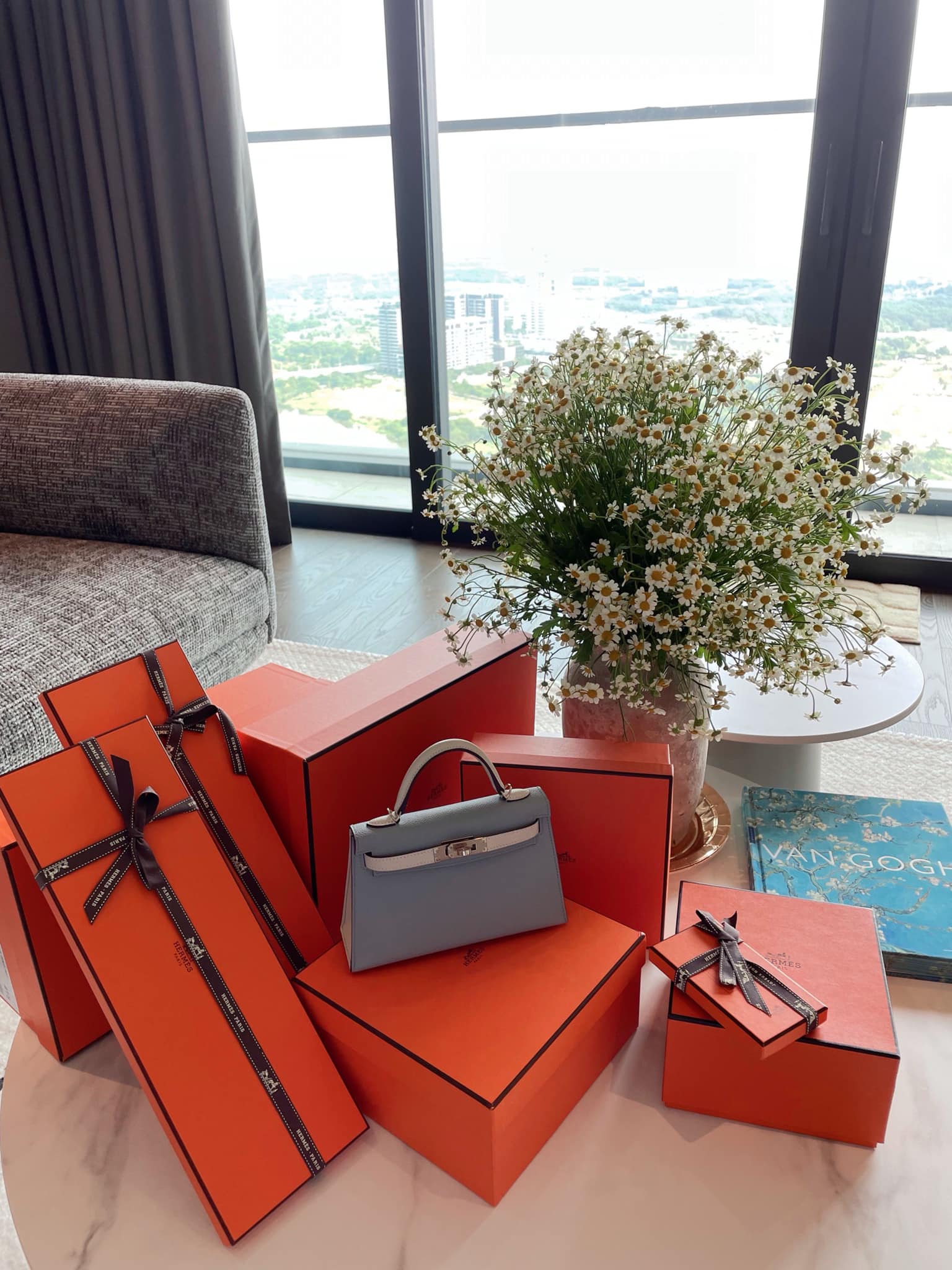 Nữ giảng viên đi xe Porsche xách túi Hermes, cuộc sống sang chảnh tựa “phú bà”: Tình duyên bí ẩn!- Ảnh 7.