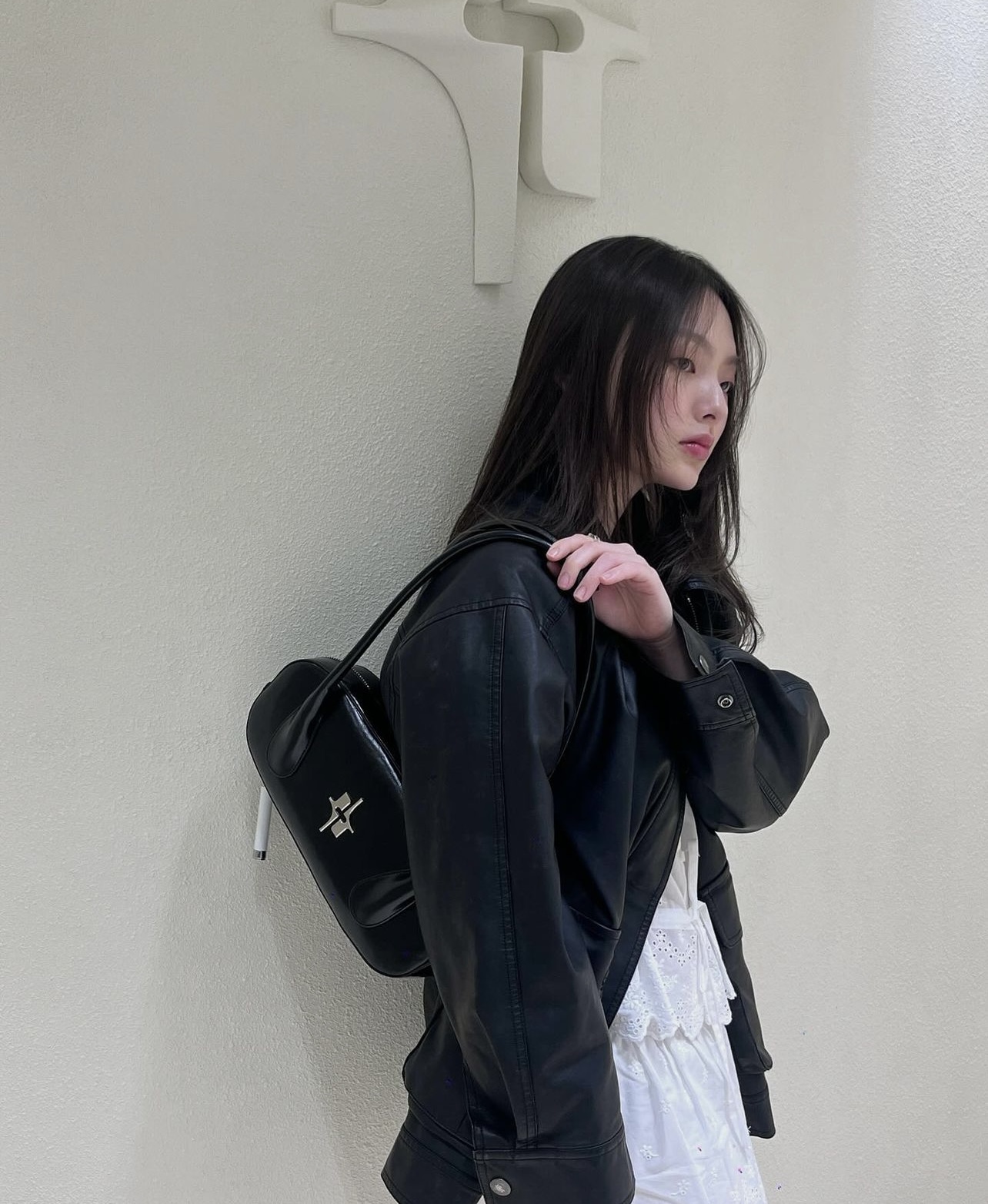 Túi local brand cháy hàng liên tục ở Hàn: Đang xâm chiếm Instagram hội gái xinh, hợp mọi style nhờ phom cool- Ảnh 2.