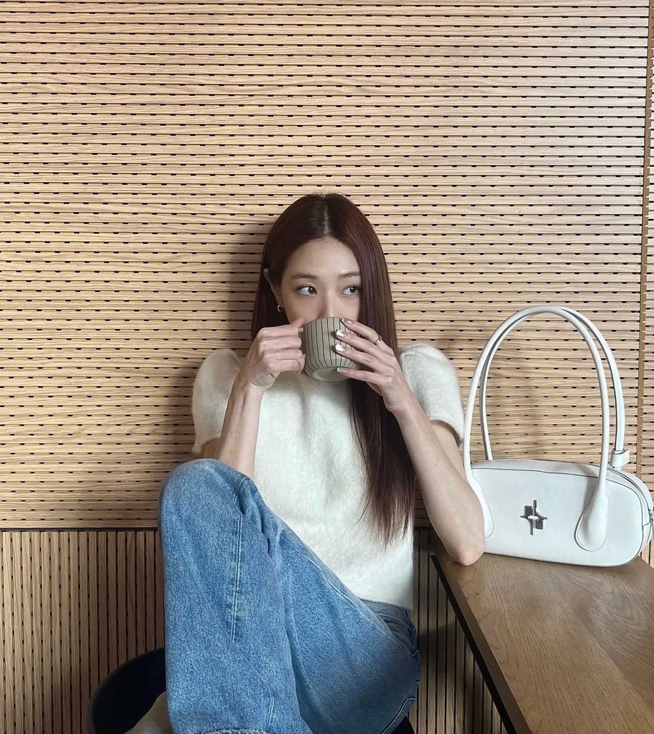 Túi local brand cháy hàng liên tục ở Hàn: Đang xâm chiếm Instagram hội gái xinh, hợp mọi style nhờ phom cool- Ảnh 5.