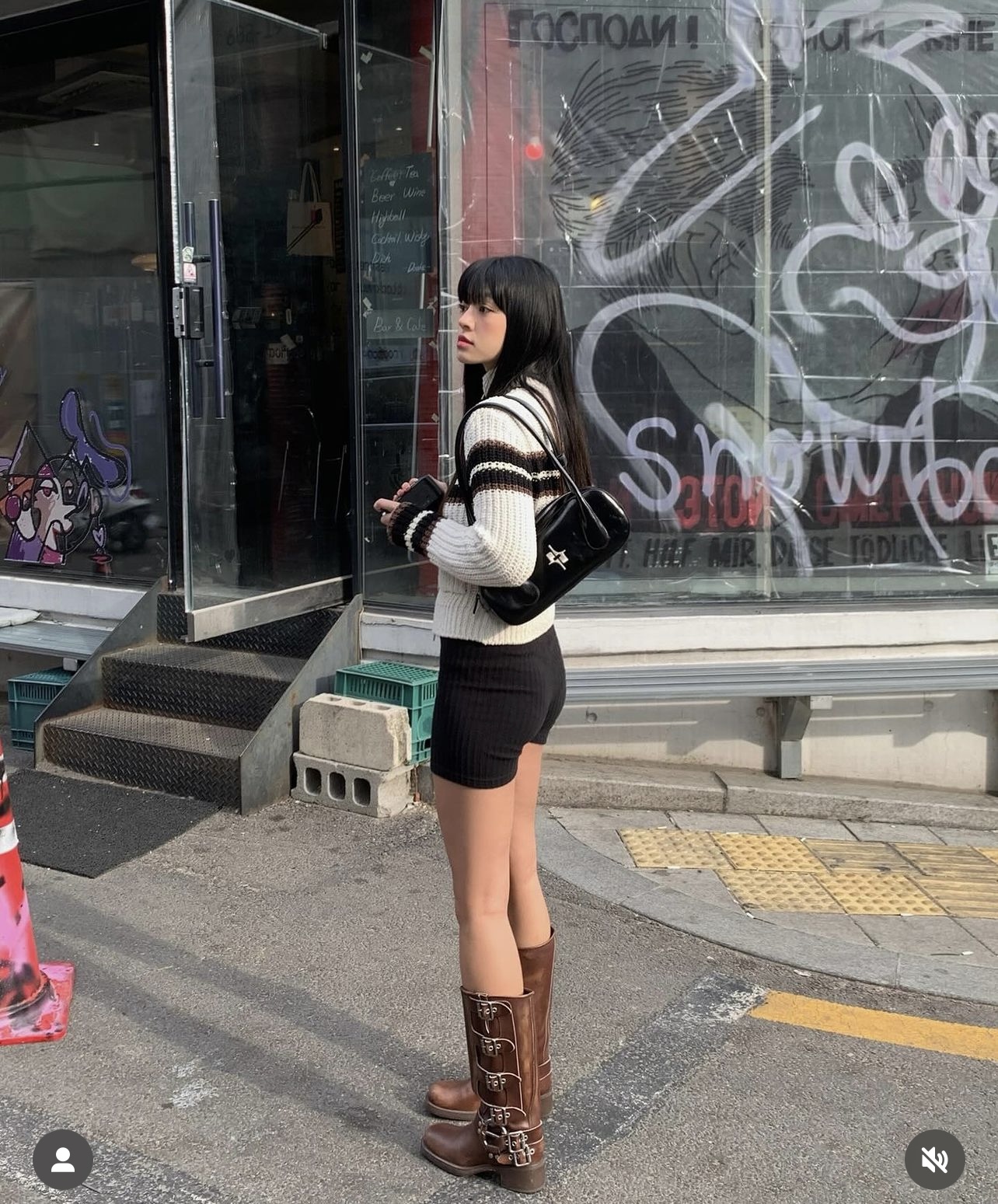 Túi local brand cháy hàng liên tục ở Hàn: Đang xâm chiếm Instagram hội gái xinh, hợp mọi style nhờ phom cool- Ảnh 10.