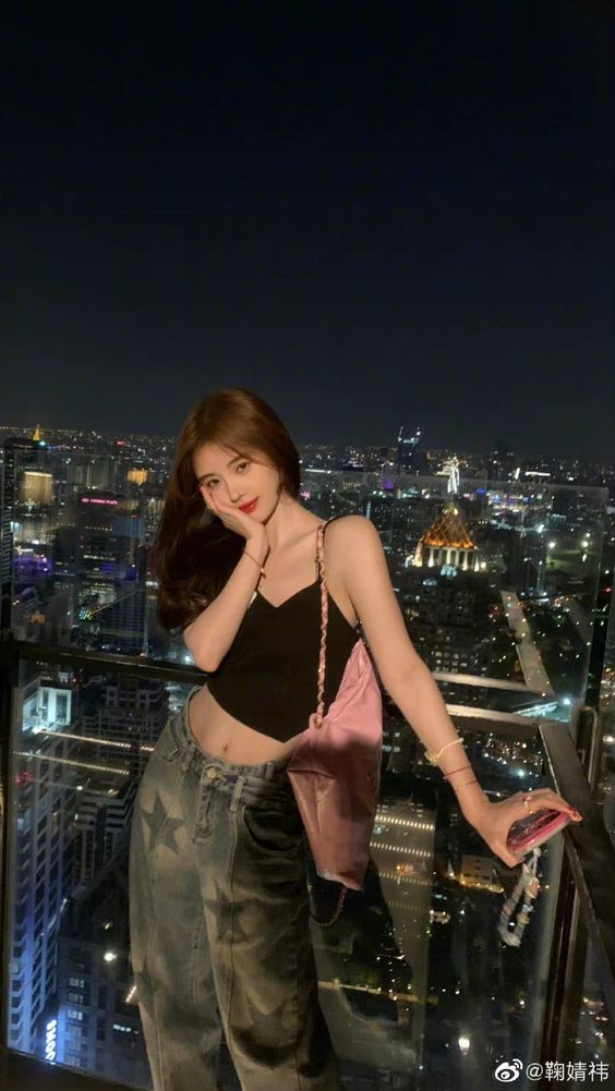 Ngắm style đời thường của mỹ nhân đẹp nhất màn ảnh Hoa ngữ hiện tại: Mê cách nàng phối đồ chuẩn "ngoan xinh yêu"- Ảnh 5.