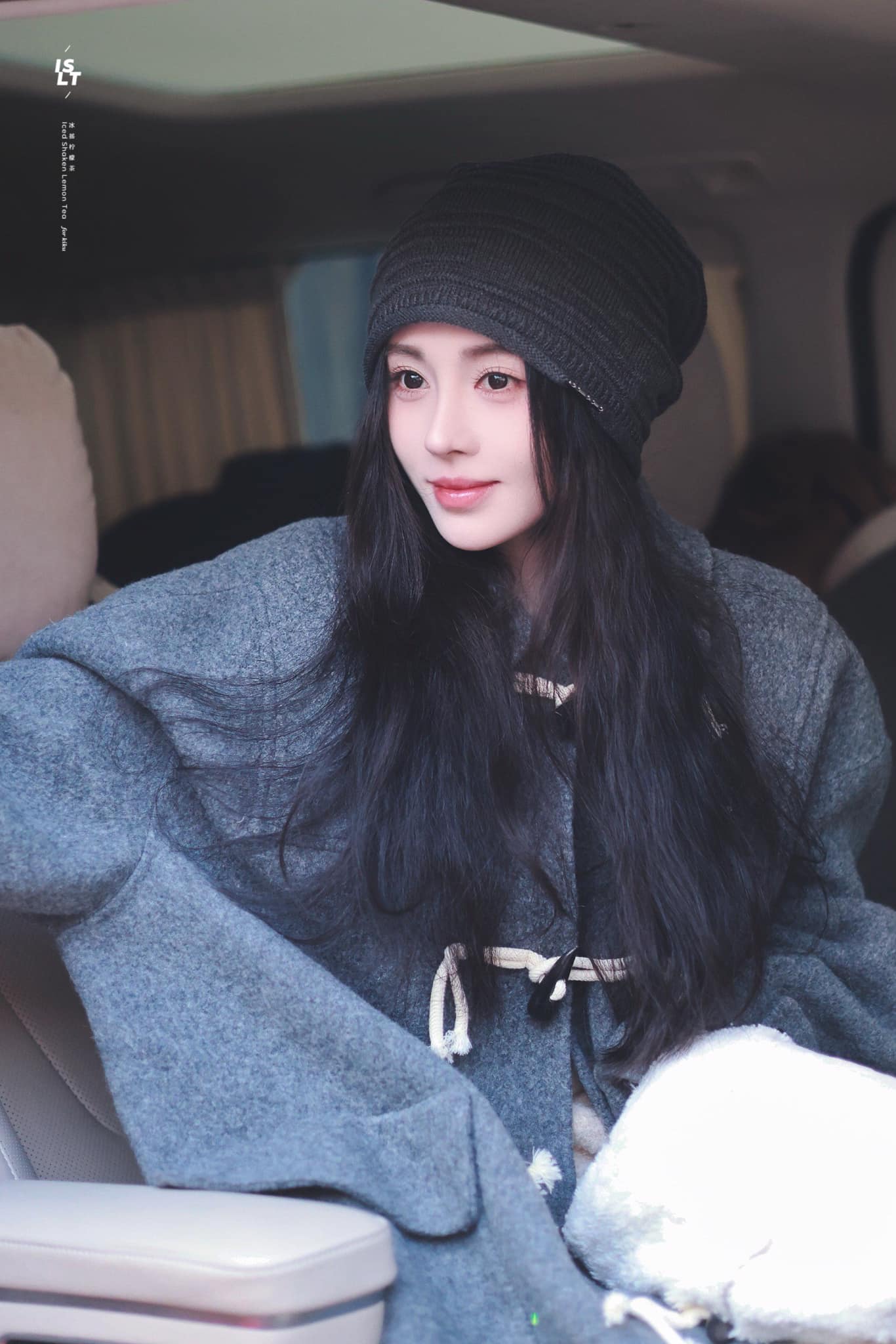 Ngắm style đời thường của mỹ nhân đẹp nhất màn ảnh Hoa ngữ hiện tại: Mê cách nàng phối đồ chuẩn "ngoan xinh yêu"- Ảnh 20.