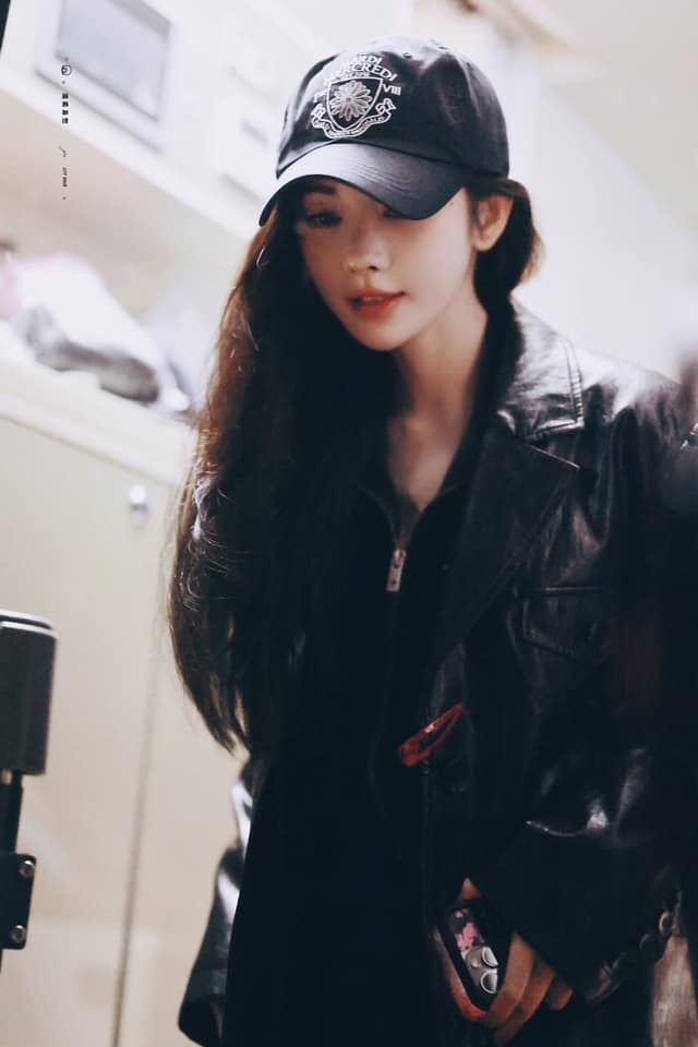Ngắm style đời thường của mỹ nhân đẹp nhất màn ảnh Hoa ngữ hiện tại: Mê cách nàng phối đồ chuẩn "ngoan xinh yêu"- Ảnh 18.