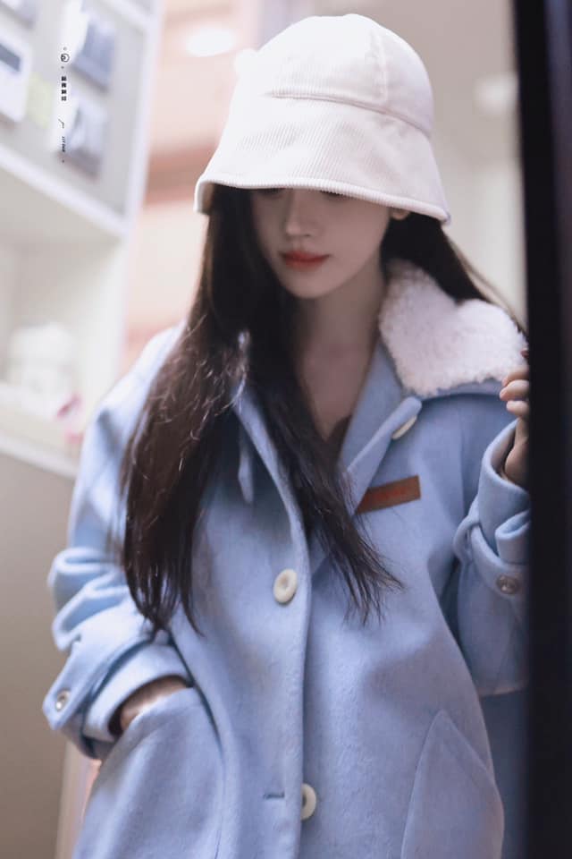 Ngắm style đời thường của mỹ nhân đẹp nhất màn ảnh Hoa ngữ hiện tại: Mê cách nàng phối đồ chuẩn "ngoan xinh yêu"- Ảnh 17.