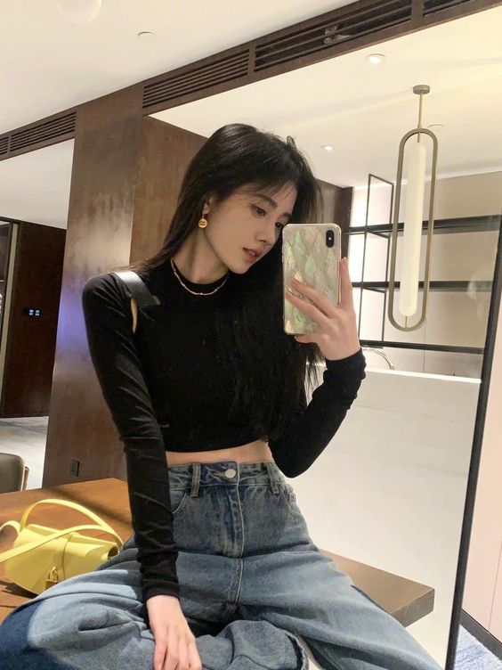 Ngắm style đời thường của mỹ nhân đẹp nhất màn ảnh Hoa ngữ hiện tại: Mê cách nàng phối đồ chuẩn "ngoan xinh yêu"- Ảnh 3.