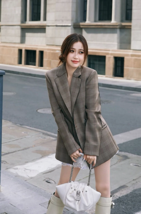 Xinh đẹp, dáng thon nhưng cớ sao Triệu Lộ Tư, Bạch Lộc, Ngu Thư Hân cứ mất điểm khi đi event cao cấp?- Ảnh 25. Xinh đẹp, dáng thon nhưng cớ sao Triệu Lộ Tư, Bạch Lộc, Ngu Thư Hân cứ mất điểm khi đi event cao cấp?- Ảnh 25.