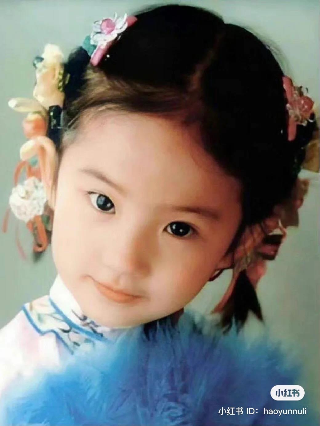 Đẳng cấp của Lưu Diệc Phi: Diện váy Dior từ bé, khí chất tiểu thư tài phiệt từ trong trứng- Ảnh 1. Đẳng cấp của Lưu Diệc Phi: Diện váy Dior từ bé, khí chất tiểu thư tài phiệt từ trong trứng- Ảnh 1.