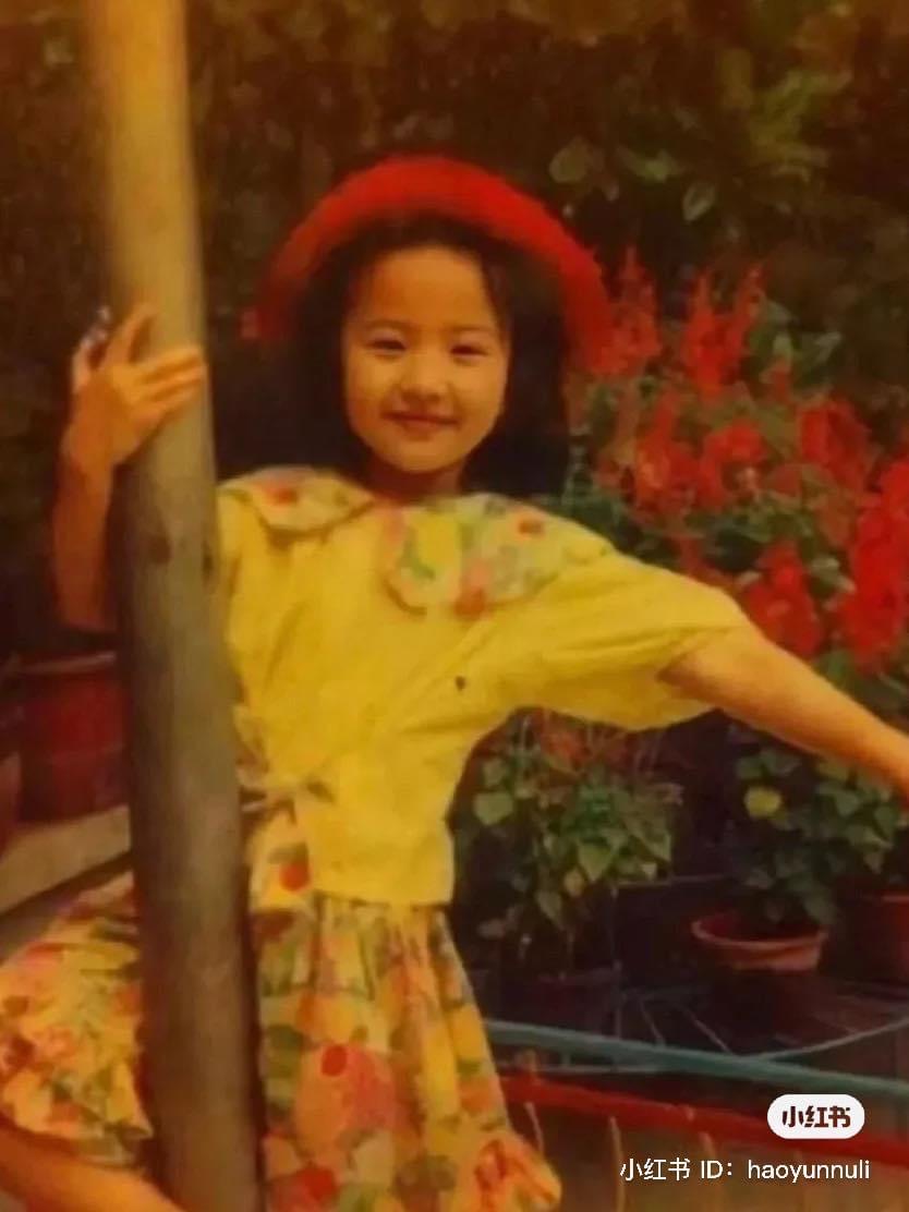 Đẳng cấp của Lưu Diệc Phi: Diện váy Dior từ bé, khí chất tiểu thư tài phiệt từ trong trứng- Ảnh 9. Đẳng cấp của Lưu Diệc Phi: Diện váy Dior từ bé, khí chất tiểu thư tài phiệt từ trong trứng- Ảnh 9.