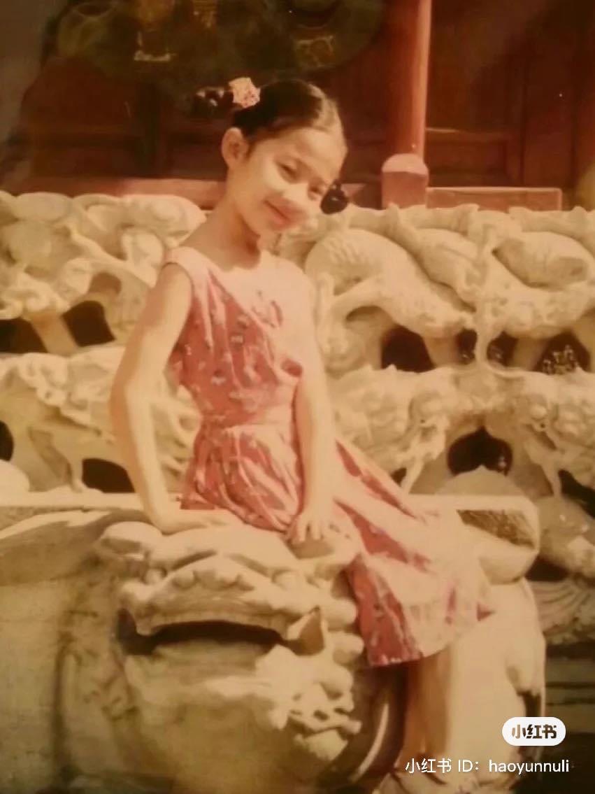 Đẳng cấp của Lưu Diệc Phi: Diện váy Dior từ bé, khí chất tiểu thư tài phiệt từ trong trứng- Ảnh 13. Đẳng cấp của Lưu Diệc Phi: Diện váy Dior từ bé, khí chất tiểu thư tài phiệt từ trong trứng- Ảnh 13.