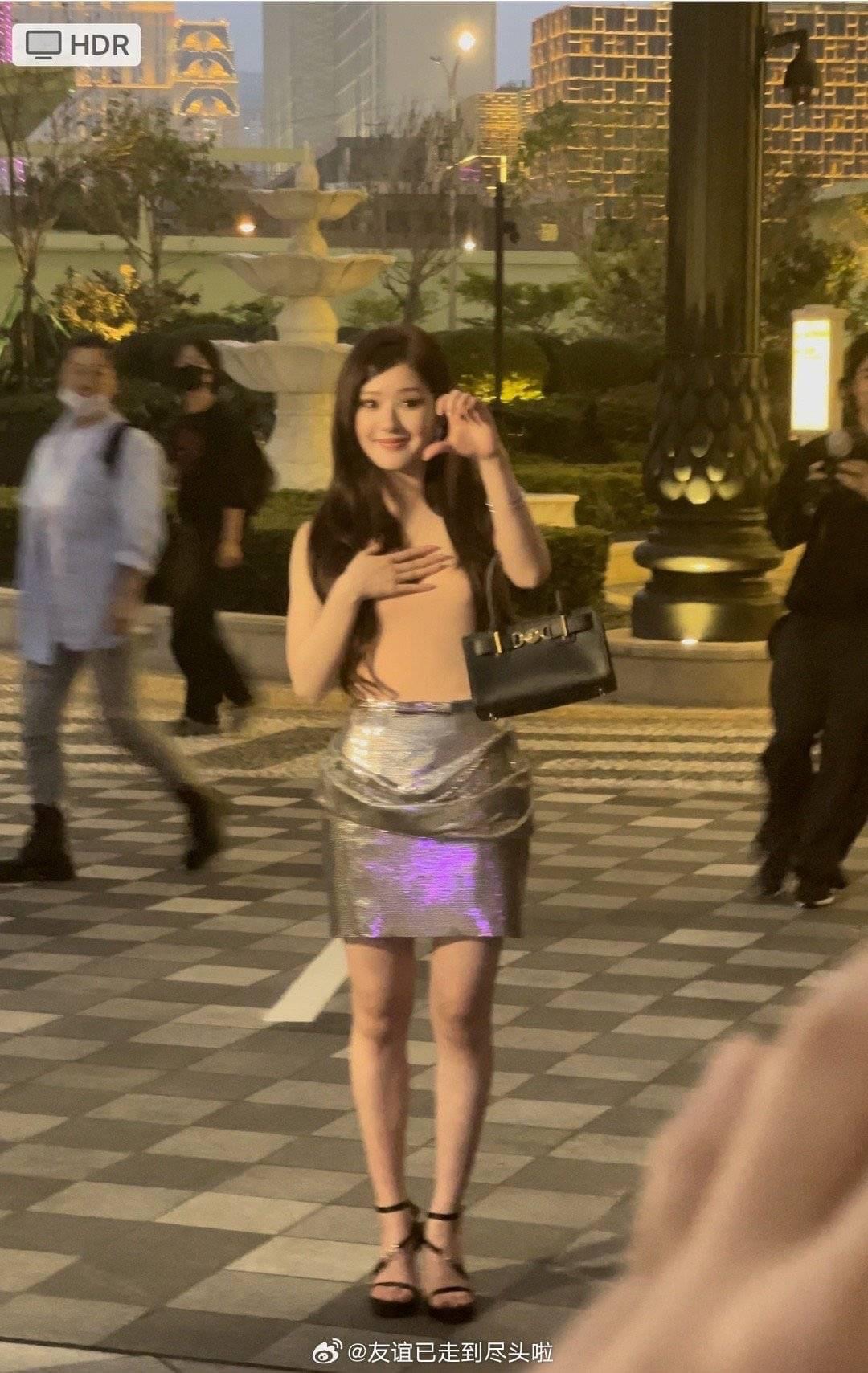 Xinh đẹp, dáng thon nhưng cớ sao Triệu Lộ Tư, Bạch Lộc, Ngu Thư Hân cứ mất điểm khi đi event cao cấp?- Ảnh 2. Xinh đẹp, dáng thon nhưng cớ sao Triệu Lộ Tư, Bạch Lộc, Ngu Thư Hân cứ mất điểm khi đi event cao cấp?- Ảnh 2.