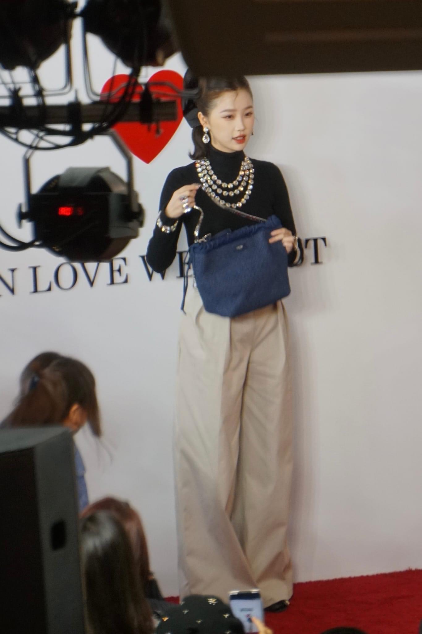 Xinh đẹp, dáng thon nhưng cớ sao Triệu Lộ Tư, Bạch Lộc, Ngu Thư Hân cứ mất điểm khi đi event cao cấp?- Ảnh 21. Xinh đẹp, dáng thon nhưng cớ sao Triệu Lộ Tư, Bạch Lộc, Ngu Thư Hân cứ mất điểm khi đi event cao cấp?- Ảnh 21.