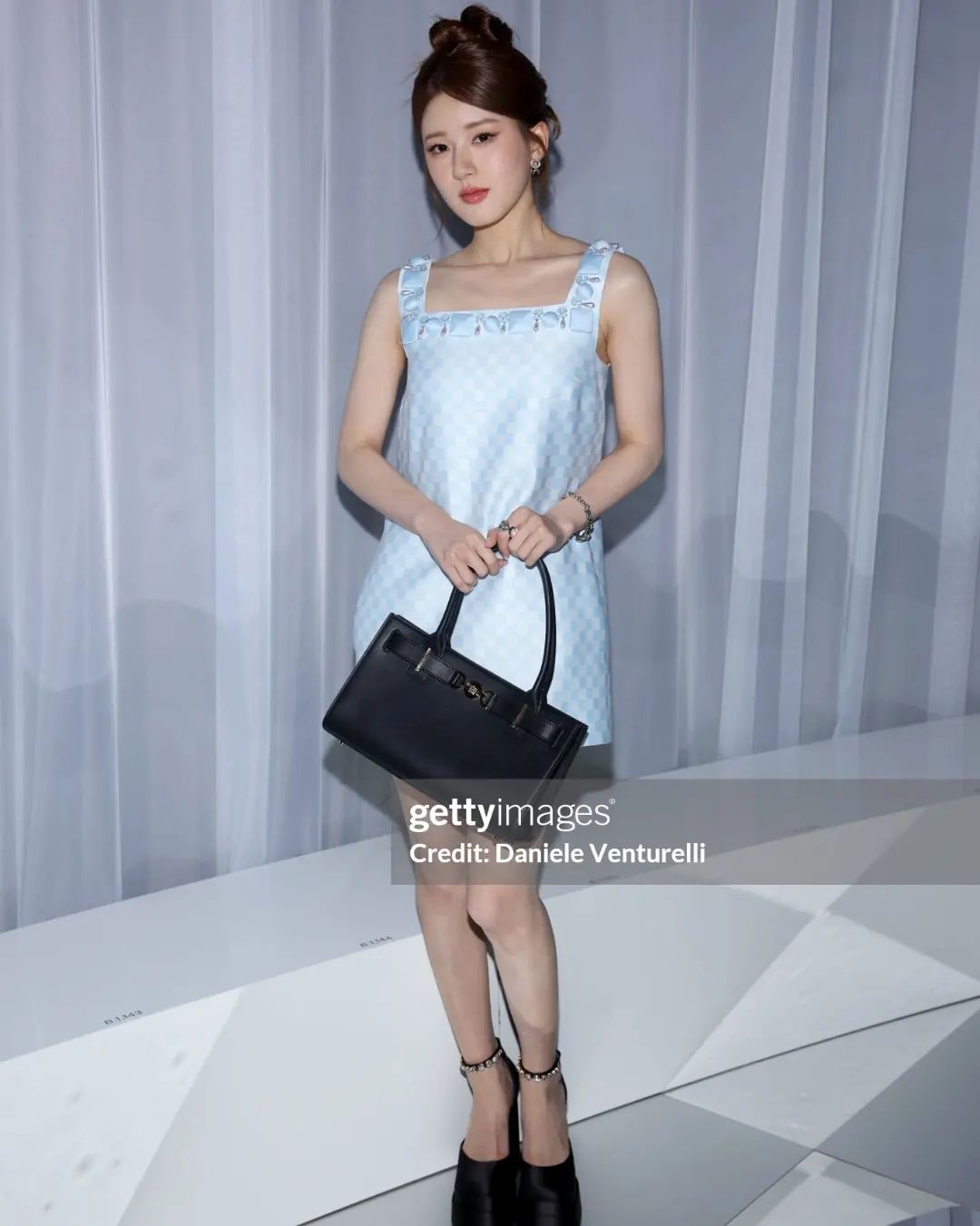 Xinh đẹp, dáng thon nhưng cớ sao Triệu Lộ Tư, Bạch Lộc, Ngu Thư Hân cứ mất điểm khi đi event cao cấp?- Ảnh 6. Xinh đẹp, dáng thon nhưng cớ sao Triệu Lộ Tư, Bạch Lộc, Ngu Thư Hân cứ mất điểm khi đi event cao cấp?- Ảnh 6.