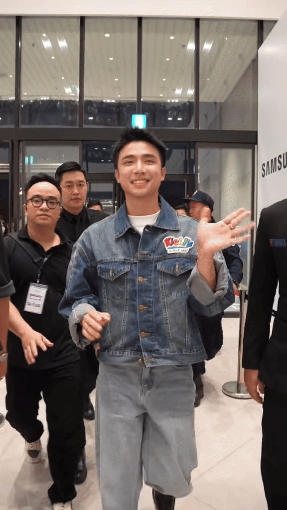 Nguyễn Tùng Dương xuất hiện như minh tinh khiến fan hú hét, vệ sĩ "tháp tùng" ngầu đét được truy tìm danh tính- Ảnh 4.