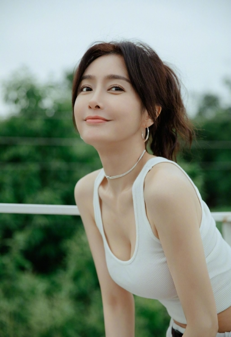 "Phú Sát Hoàng Hậu" Tần Lam: U50 độc thân, xinh đẹp, sở hữu cơ ngơi bạc tỷ giữa lòng Bắc Kinh- Ảnh 1. "Phú Sát Hoàng Hậu" Tần Lam: U50 độc thân, xinh đẹp, sở hữu cơ ngơi bạc tỷ giữa lòng Bắc Kinh- Ảnh 1.