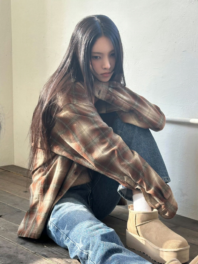 Tân binh K-Pop bỗng hot rần rần trên Weibo vì có ngoại hình giống hoàng hậu trong "Chân Hoàn Truyện"- Ảnh 4.