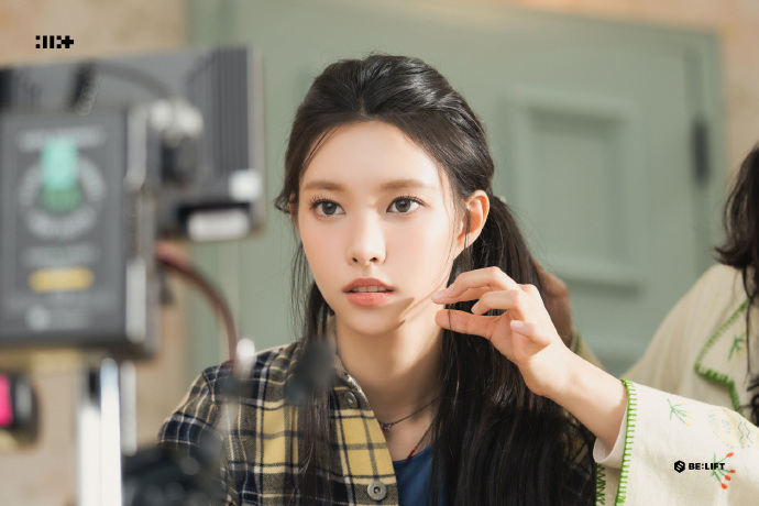 Tân binh K-Pop bỗng hot rần rần trên Weibo vì có ngoại hình giống hoàng hậu trong "Chân Hoàn Truyện"- Ảnh 2.