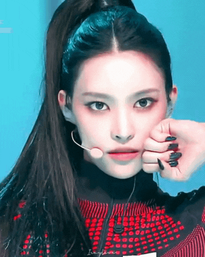 Tân binh K-Pop bỗng hot rần rần trên Weibo vì có ngoại hình giống hoàng hậu trong "Chân Hoàn Truyện"- Ảnh 11.