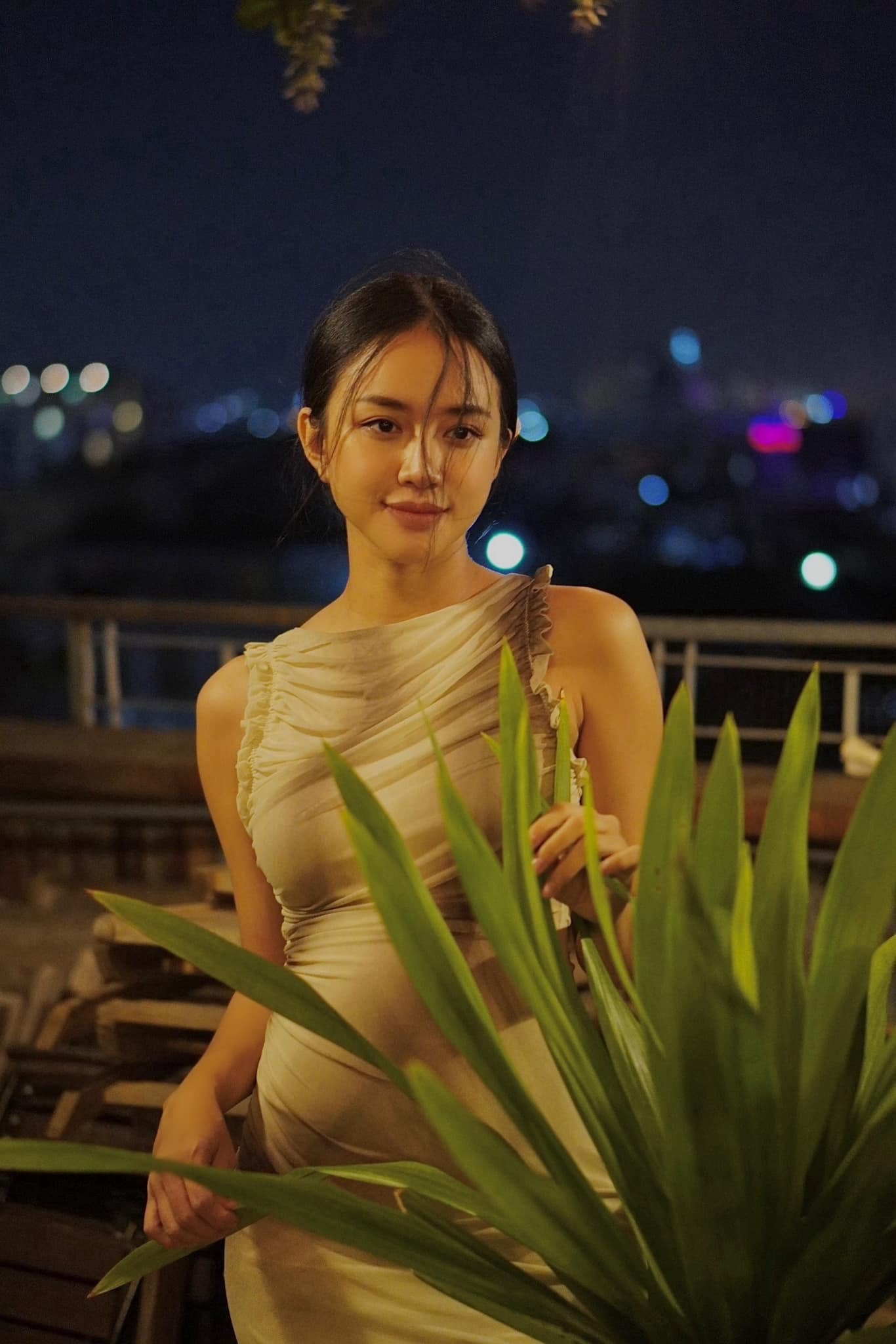 Mỹ nhân "biến mất" khỏi showbiz bất ngờ ôm bụng bầu vượt mặt dự sự kiện- Ảnh 4.