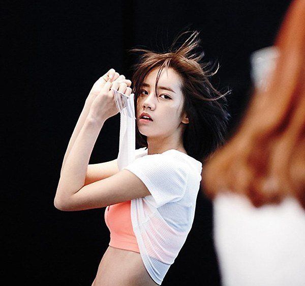 Lee Hyeri và Han So Hee cùng có một thói quen để giữ dáng, biết rồi nhiều chị em sẽ thấy "thú vị thật"!- Ảnh 3.