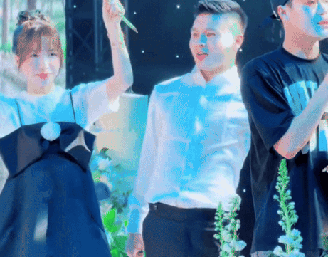 Hoà Minzy tái ngộ cầu thủ từng vướng nghi vấn hẹn hò, hát loạt hit cực tình cảm tại đám cưới Quang Hải- Ảnh 1. Hoà Minzy tái ngộ cầu thủ từng vướng nghi vấn hẹn hò, hát loạt hit cực tình cảm tại đám cưới Quang Hải- Ảnh 1.