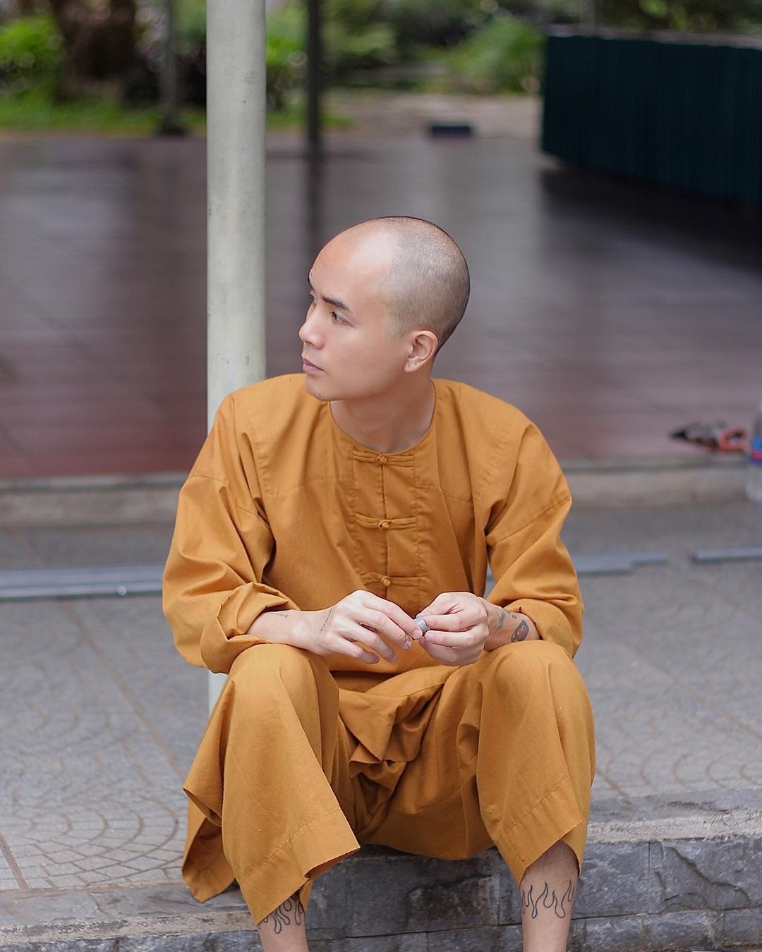 Thành viên chuyên đóng giả con gái trong nhóm hài nổi tiếng gây bất ngờ khi sống ẩn trong núi, từng xuất gia tu tập- Ảnh 7.