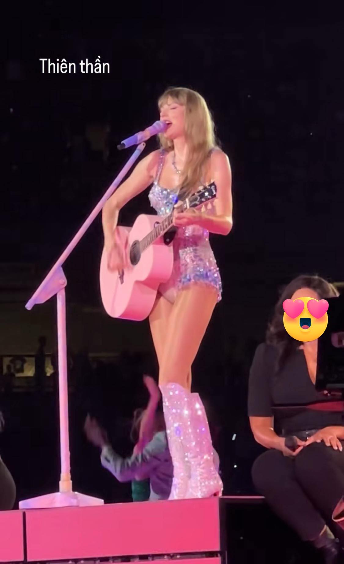 Chị em Thiều Bảo Trâm check-in concert Taylor Swift, "flex" vị trí vé xịn xò để đu idol- Ảnh 3.