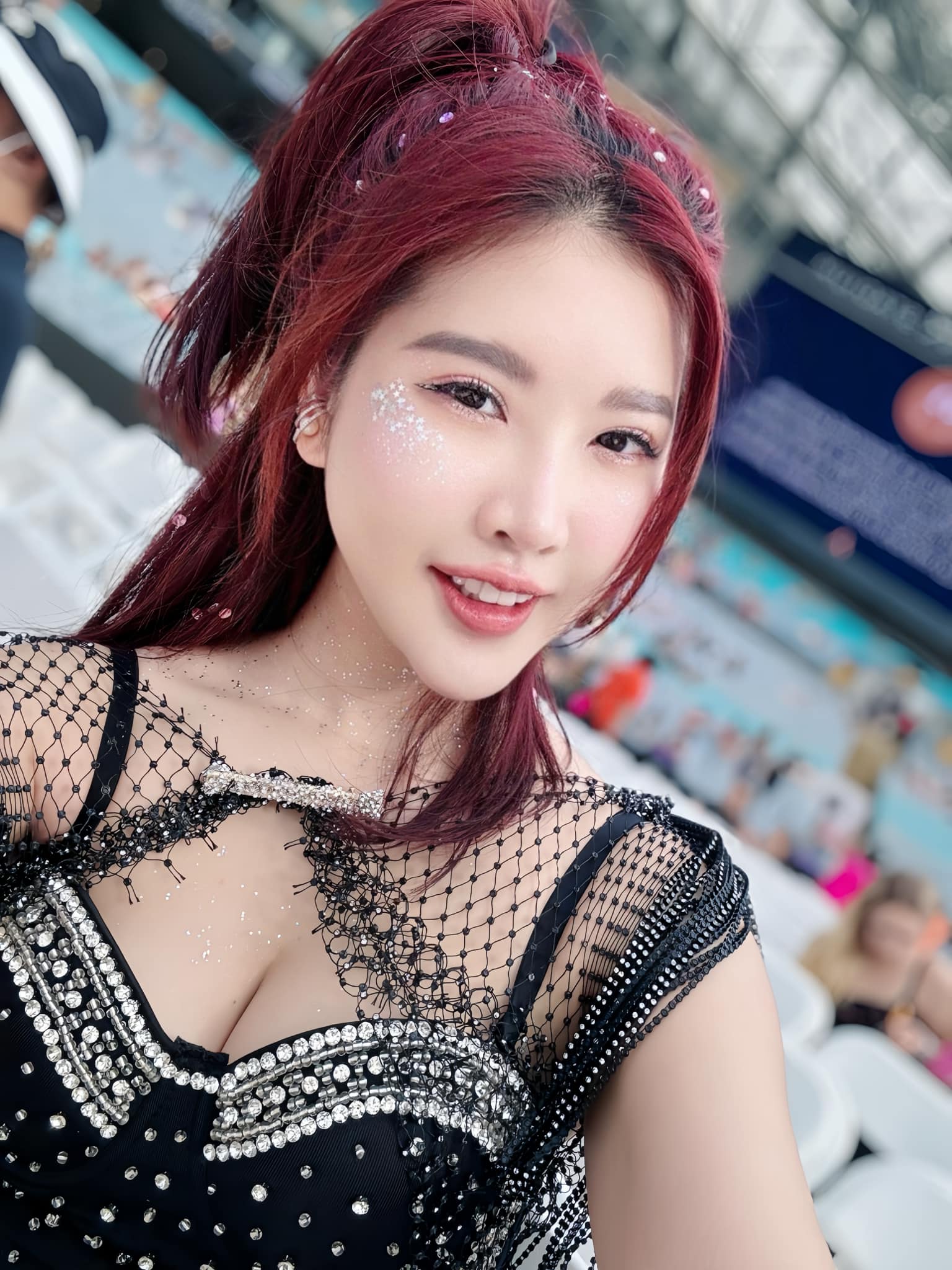 Gái xinh xả ngày ngày đầu cực "cháy" ở concert Taylor Swift: Lên đồ lồng lộn chiếm spotlight, hát 3 tiếng không thấy mệt!- Ảnh 9. Gái xinh xả ngày ngày đầu cực "cháy" ở concert Taylor Swift: Lên đồ lồng lộn chiếm spotlight, hát 3 tiếng không thấy mệt!- Ảnh 9.