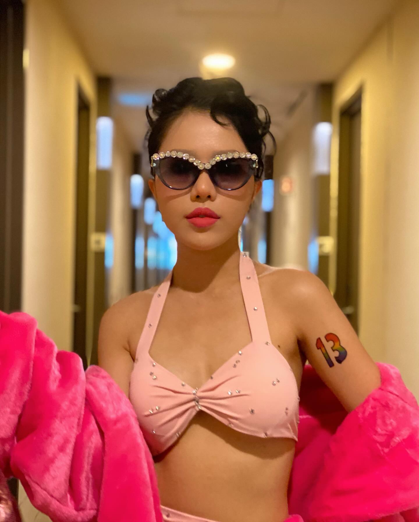 Gái xinh xả ngày ngày đầu cực "cháy" ở concert Taylor Swift: Lên đồ lồng lộn chiếm spotlight, hát 3 tiếng không thấy mệt!- Ảnh 7. Gái xinh xả ngày ngày đầu cực "cháy" ở concert Taylor Swift: Lên đồ lồng lộn chiếm spotlight, hát 3 tiếng không thấy mệt!- Ảnh 7.