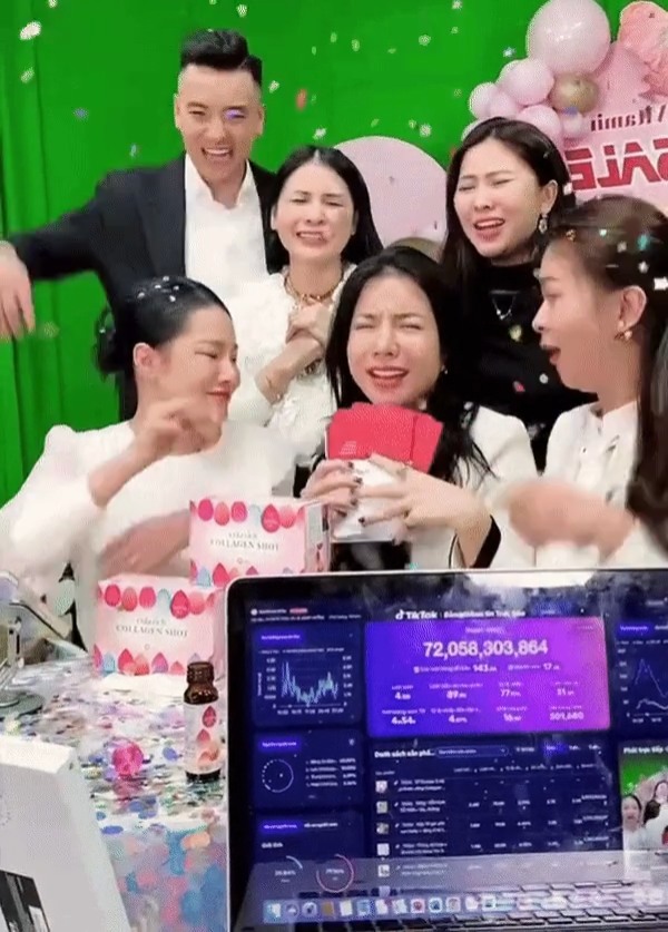 Đây là những phiên livestream chốt đơn cả chục tỉ ở Việt Nam, bán hàng online đang là "vua của mọi nghề"?- Ảnh 7. Đây là những phiên livestream chốt đơn cả chục tỉ ở Việt Nam, bán hàng online đang là "vua của mọi nghề"?- Ảnh 7.