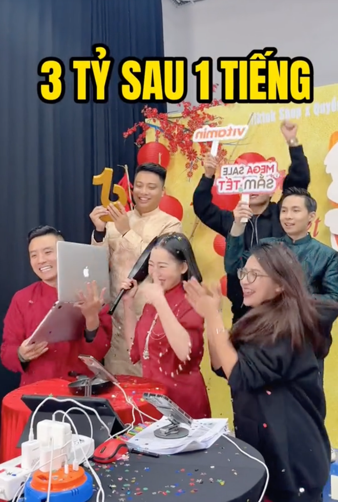 Bỏ túi hàng tỷ đồng sau mỗi phiên livestream, gia đình Quyền Leo giàu cỡ nào?- Ảnh 2.