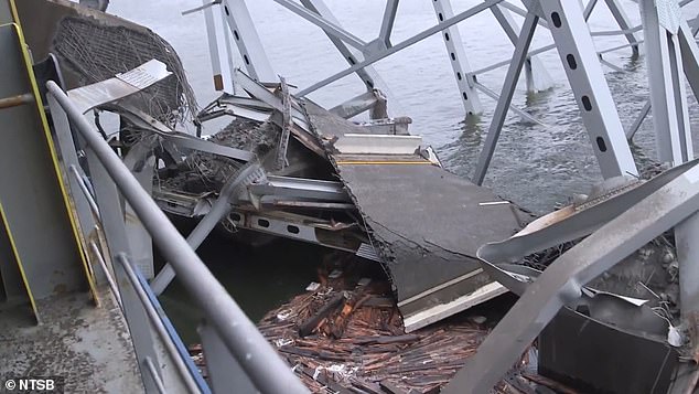 Cây cầu sập sau thảm kịch khiến nước Mỹ "chao đảo": Thân cầu biến dạng, tốn 24.000 tỷ mới có thể phục hồi- Ảnh 2.