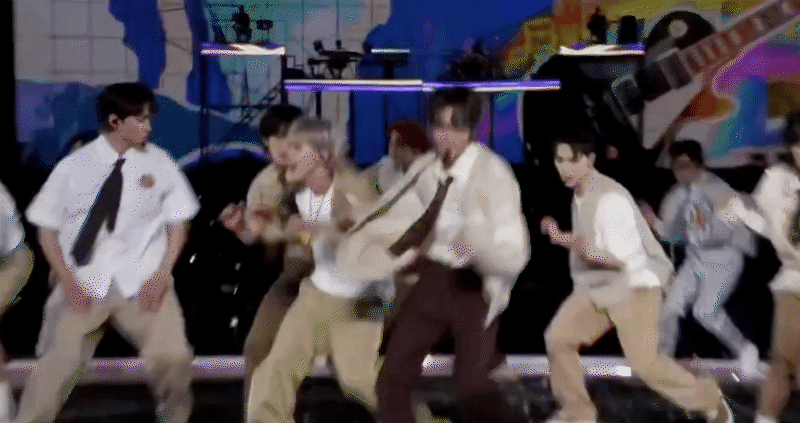 SEVENTEEN tái hợp đủ đội hình: Main vocal “quẩy” sung đến trưởng nhóm chấn thương chân nhảy ra sao?- Ảnh 6.
